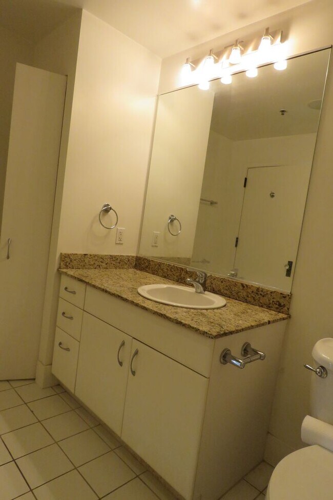 Building Photo - 2 bedroom at the BEACON