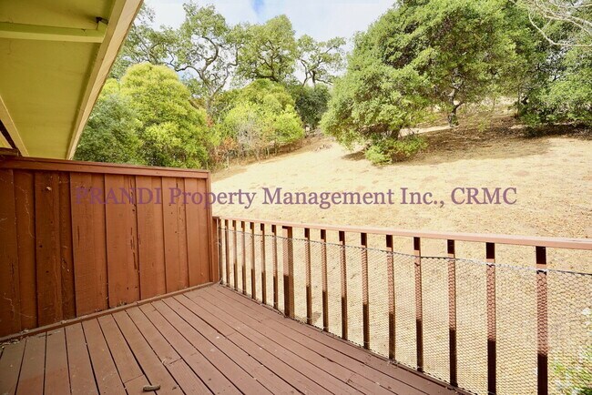 Building Photo - Modern End Unit Apartment in Downtown Novato