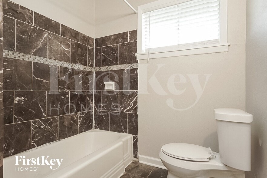 Building Photo - 2505 Texas Ave