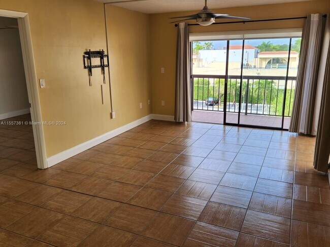 Building Photo - 995 SW 84th Ave