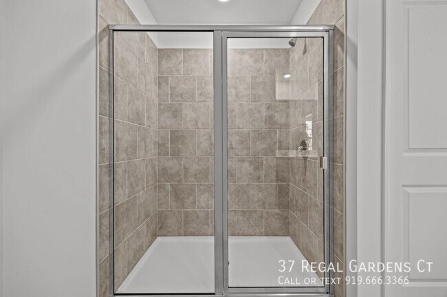 Building Photo - 37 Regal Gdns Ct