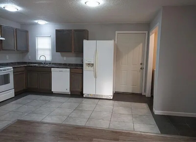 Building Photo - 4566 Knoxville Hwy