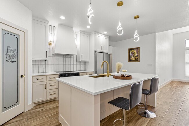 Building Photo - 12370 W University Blvd