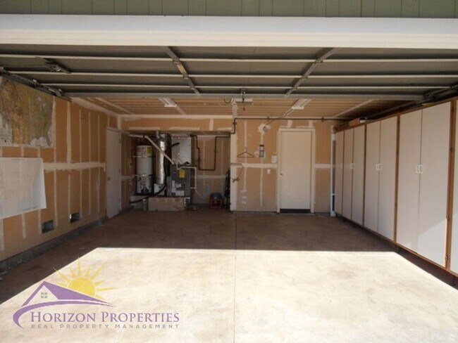 Building Photo - Spacious 3 Bed 2.5 Bath 1,959 Sq. Ft. Antelope Home