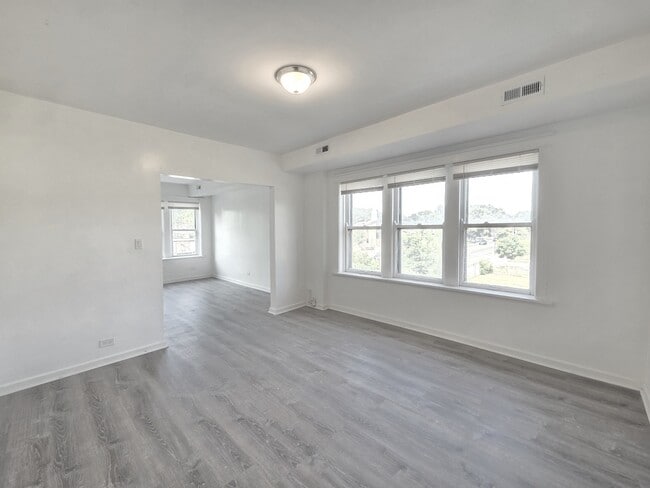 Building Photo - 1943 W 63rd St