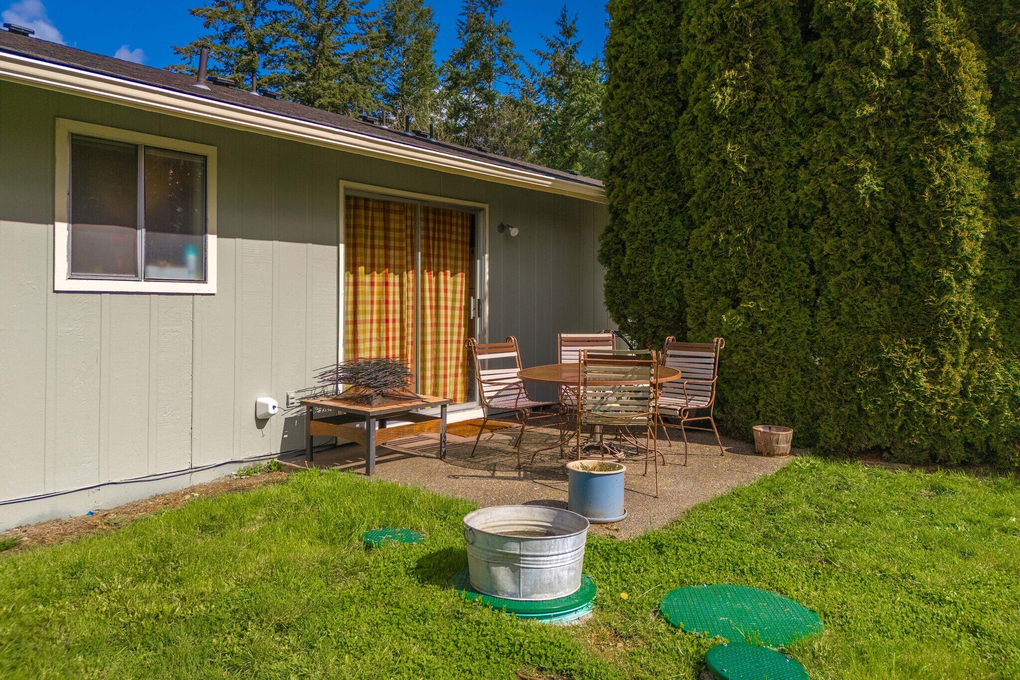 Back view of 521 159th side - 523 159th St E