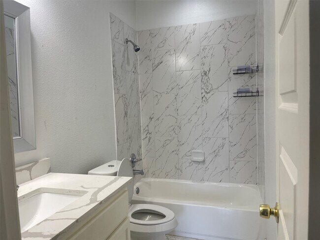 Building Photo - 884 Rd 3550