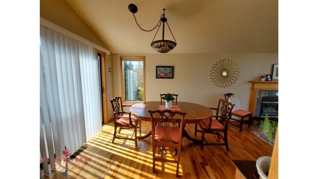 Building Photo - HUGE 5-BEDROOM home with separate BONUS ROOM!!  Large fenced yard!!!