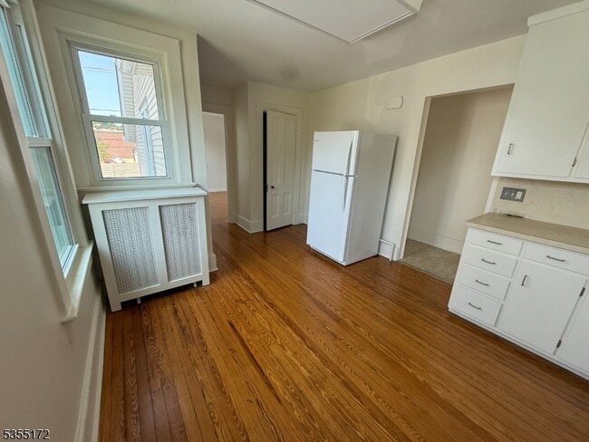 Building Photo - 19 E Hanover Ave