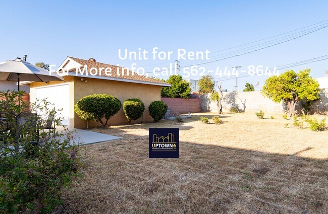 Building Photo - House - 3 Bedrooms / 2 Bathrooms - West Co...