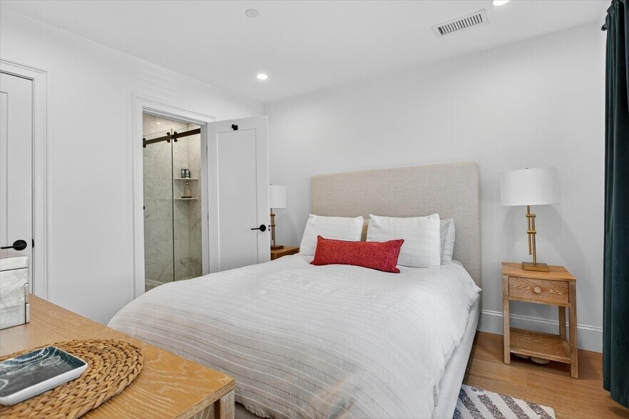 Building Photo - 7 Bell Ct