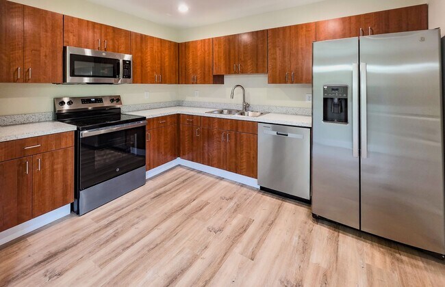 Building Photo - Knoxville 37921 - Brand New 3 Bedroom, 2 Full Bath Duplex Unit near downtown and Western Avenue -...