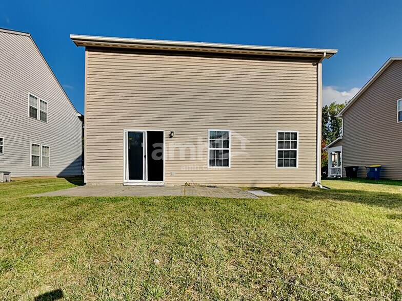 Building Photo - 5846 Long Lake Ln