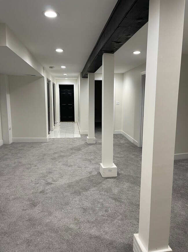 Building Photo - 6553 S Eberhart Ave