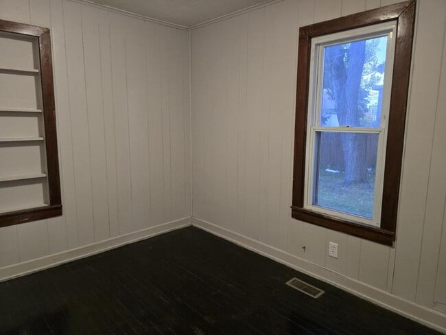 Building Photo - 226 N Maple St