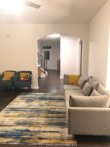 Living room to Foyer - 4014 Audubon Park Dr