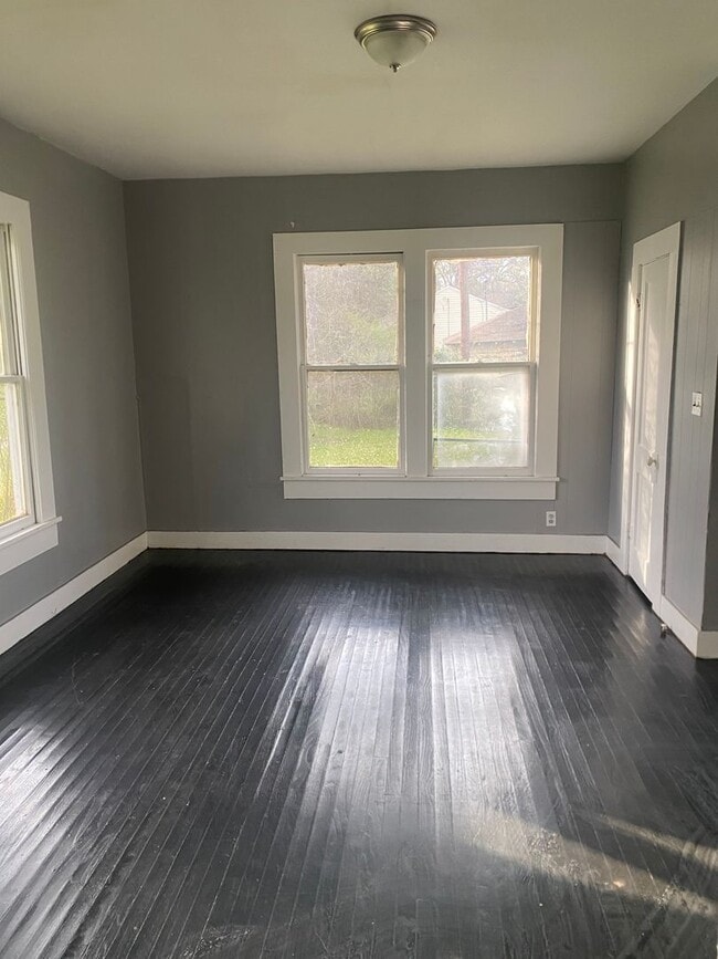 Building Photo - 2222 Carleton St