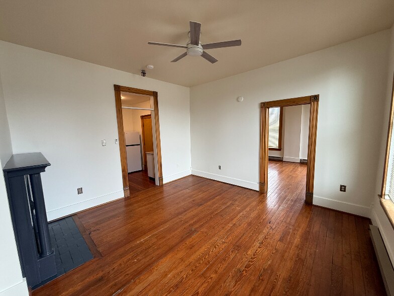 Building Photo - 265 N Limestone