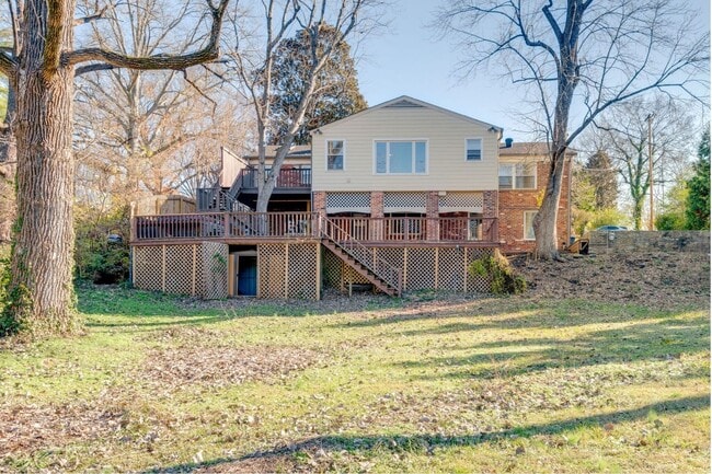 Building Photo - Spacious Green Hills Retreat | 3–4BR, 3BA ...