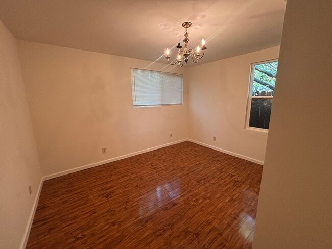 Building Photo - 552
