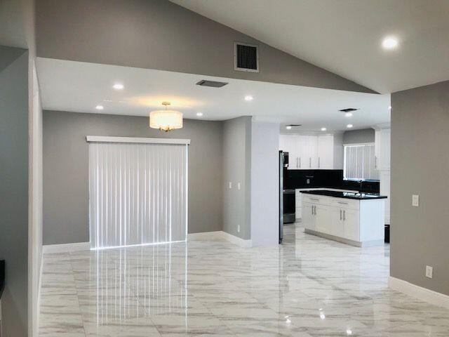 Building Photo - 7645 San Mateo Dr E