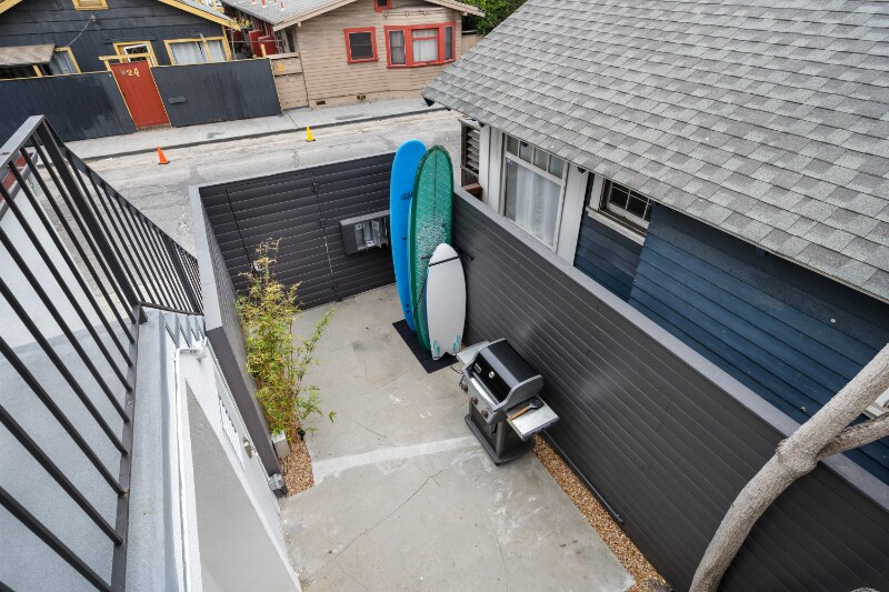 Building Photo - 21 S Venice Blvd