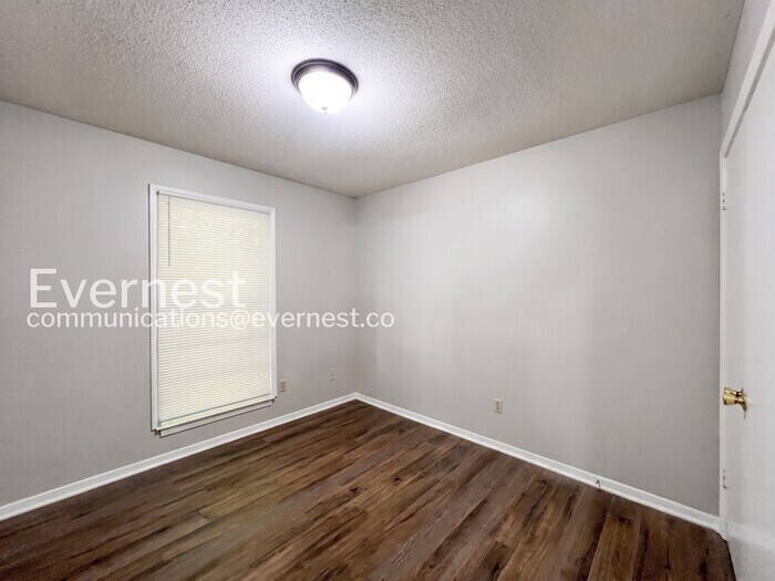 Building Photo - 6375 Greenbriar Dr