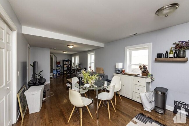 Building Photo - 2 bedroom in Chicago IL 60647