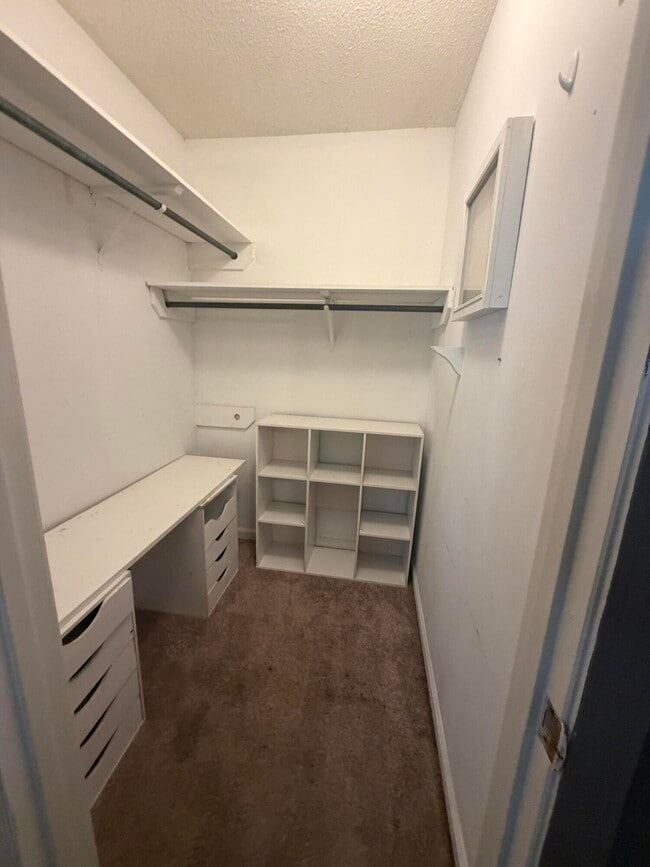 Building Photo - 720 Marigold St