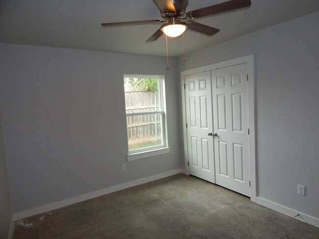 Building Photo - 1415 Shoshoni Trail