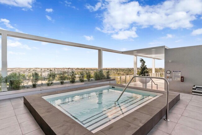 Building Photo - 2000 Metropica Wy