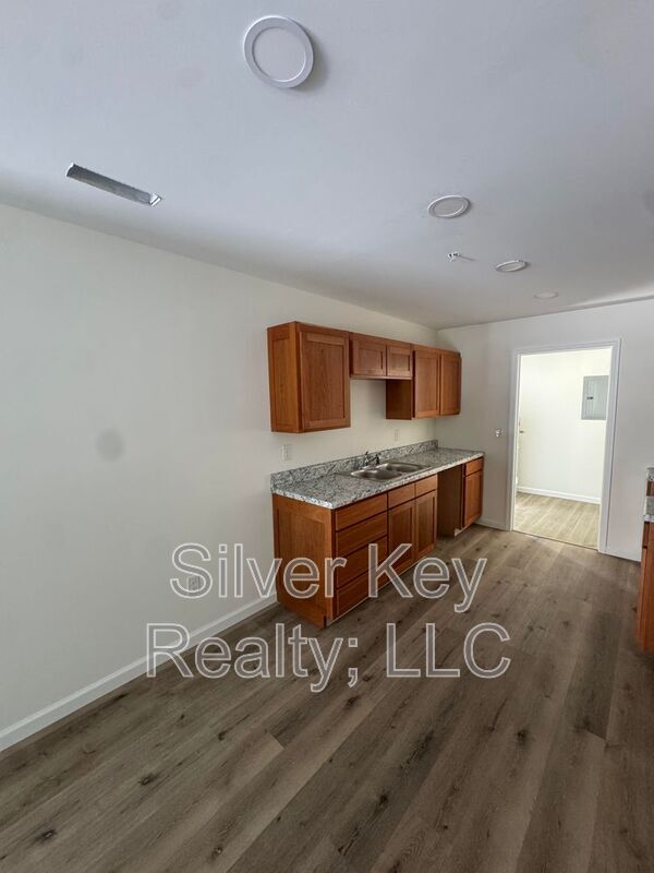 Building Photo - 1515 W Madison Ave