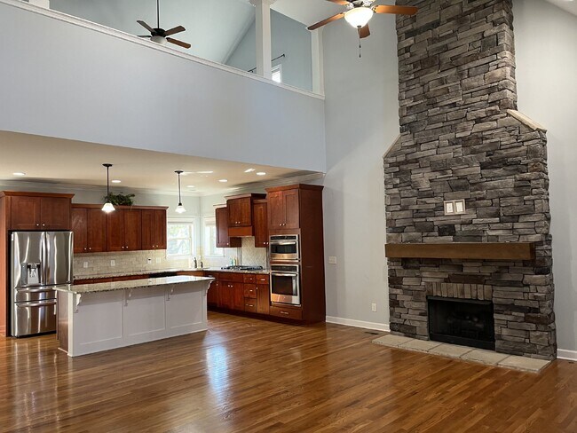 Building Photo - 6050 Sanmar Dr