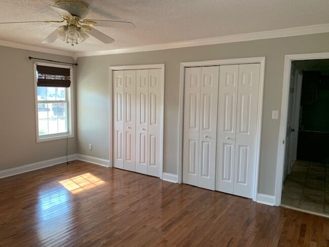 Building Photo - BEAUTIFUL 3 BEDROOM HOME