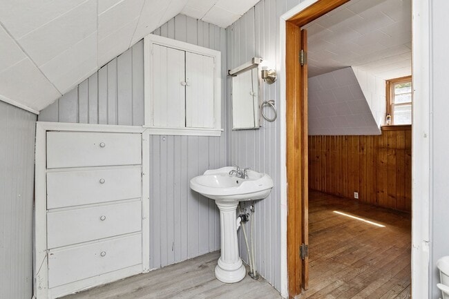 Building Photo - GREAT BACKYARD!! 3 Bed, 1 Bath Home in Des Moines