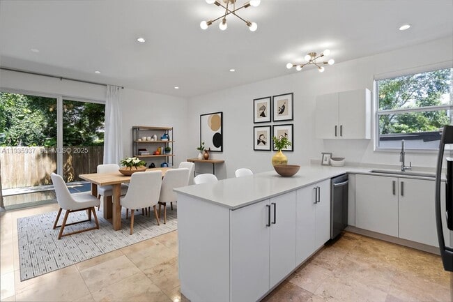 Building Photo - 2784 SW 34th Ave