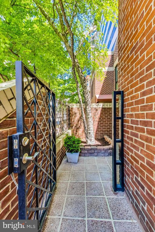 Building Photo - 4814 Hampden Ln