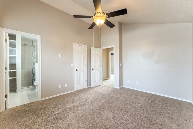 Building Photo - Comfortable 4 bed, 3 bath Family Home With Garage & Pet-Friendly Living! - Available on May 11th!