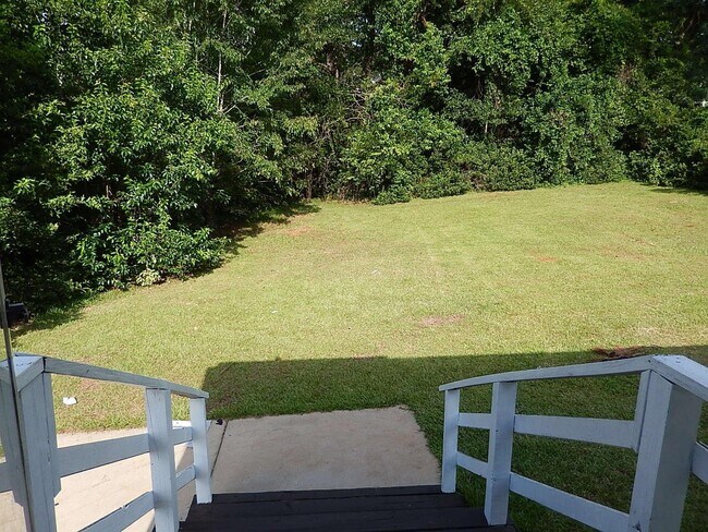 Building Photo - 911 Magnolia Dr E