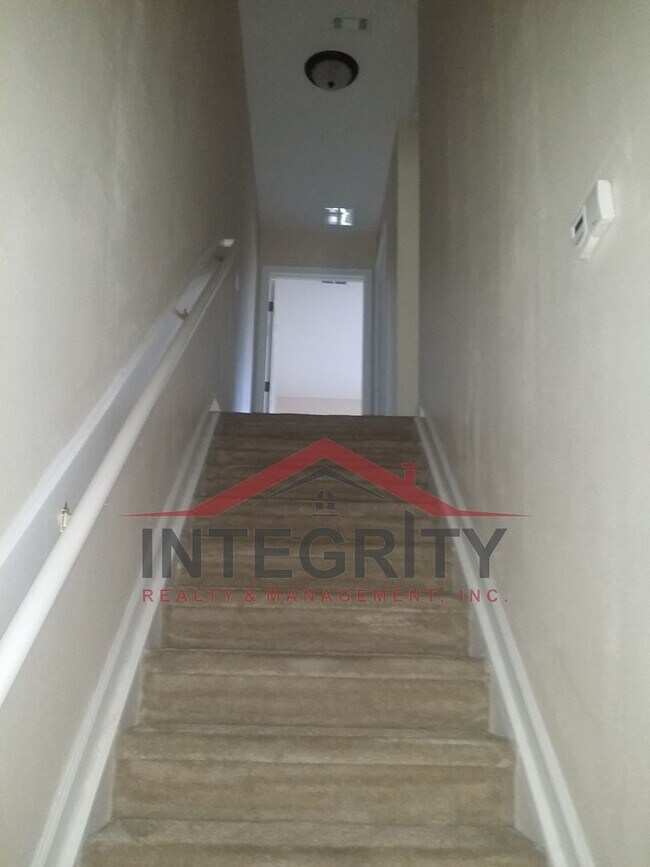 Building Photo - 2 bed/2 bath townhome in Timothy Landing