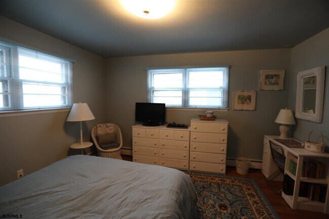 Building Photo - 14 S Swarthmore Ave