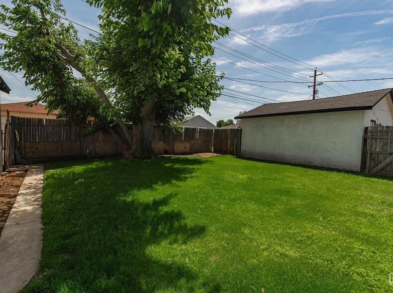 Building Photo - 2907 Truxtun Ave