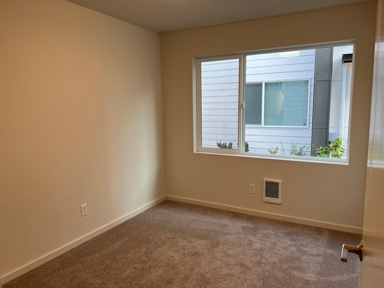 Building Photo - 3629 1st Ave NW