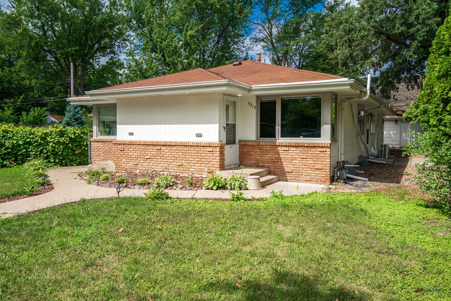 Building Photo - 5312 Hiawatha Ln