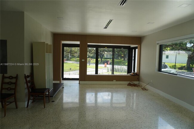 Building Photo - 425 NE 103rd St
