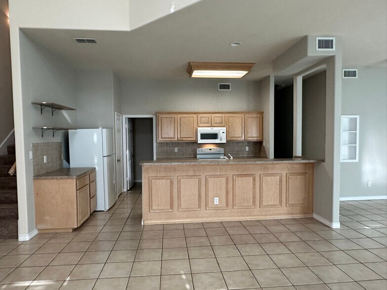 Building Photo - 15505 Palmira Ave