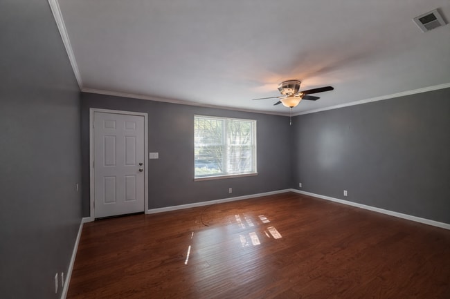 Building Photo - $1325.00 3 Bedroom 1 Bath Ranch Home