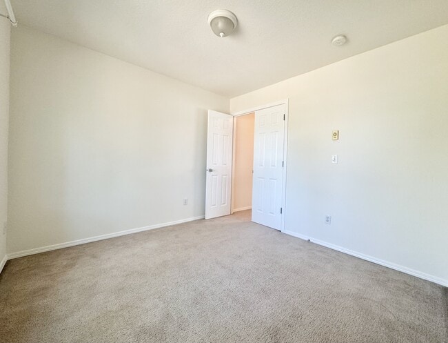Building Photo - 12405 SW Cady Ln