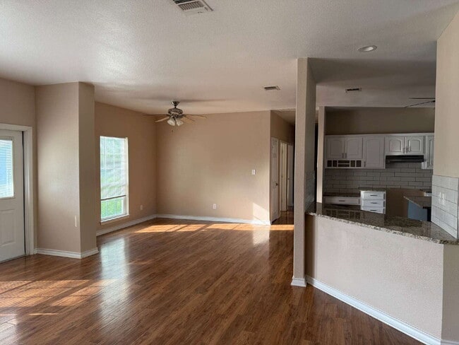 Building Photo - 455 Country Trail