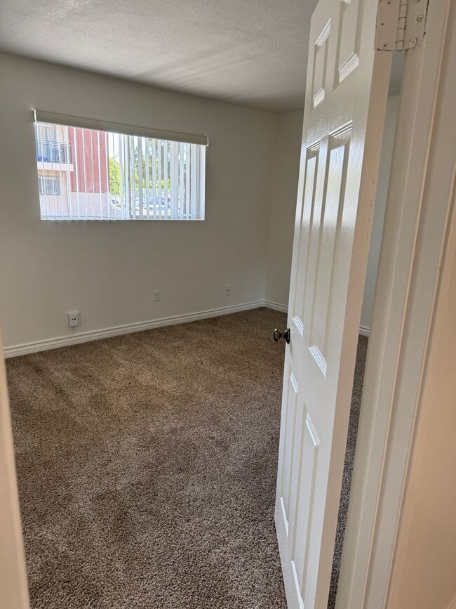 Building Photo - 7414 Mesa College Dr